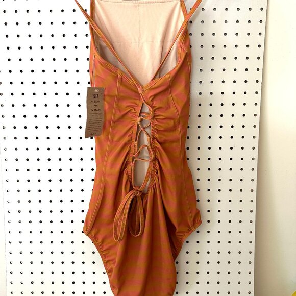 Albion One Piece Swimsuit NWT Retail $138 - Picture 2 of 6
